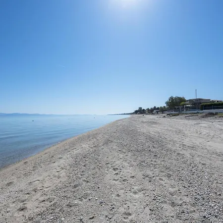 Beachfront Escape By Luxlikehome Hanioti