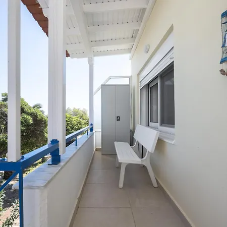 Holiday home Beachfront Escape By Luxlikehome Hanioti
