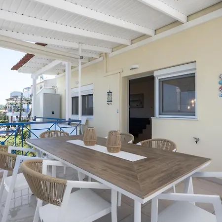 Beachfront Escape By Luxlikehome Holiday home